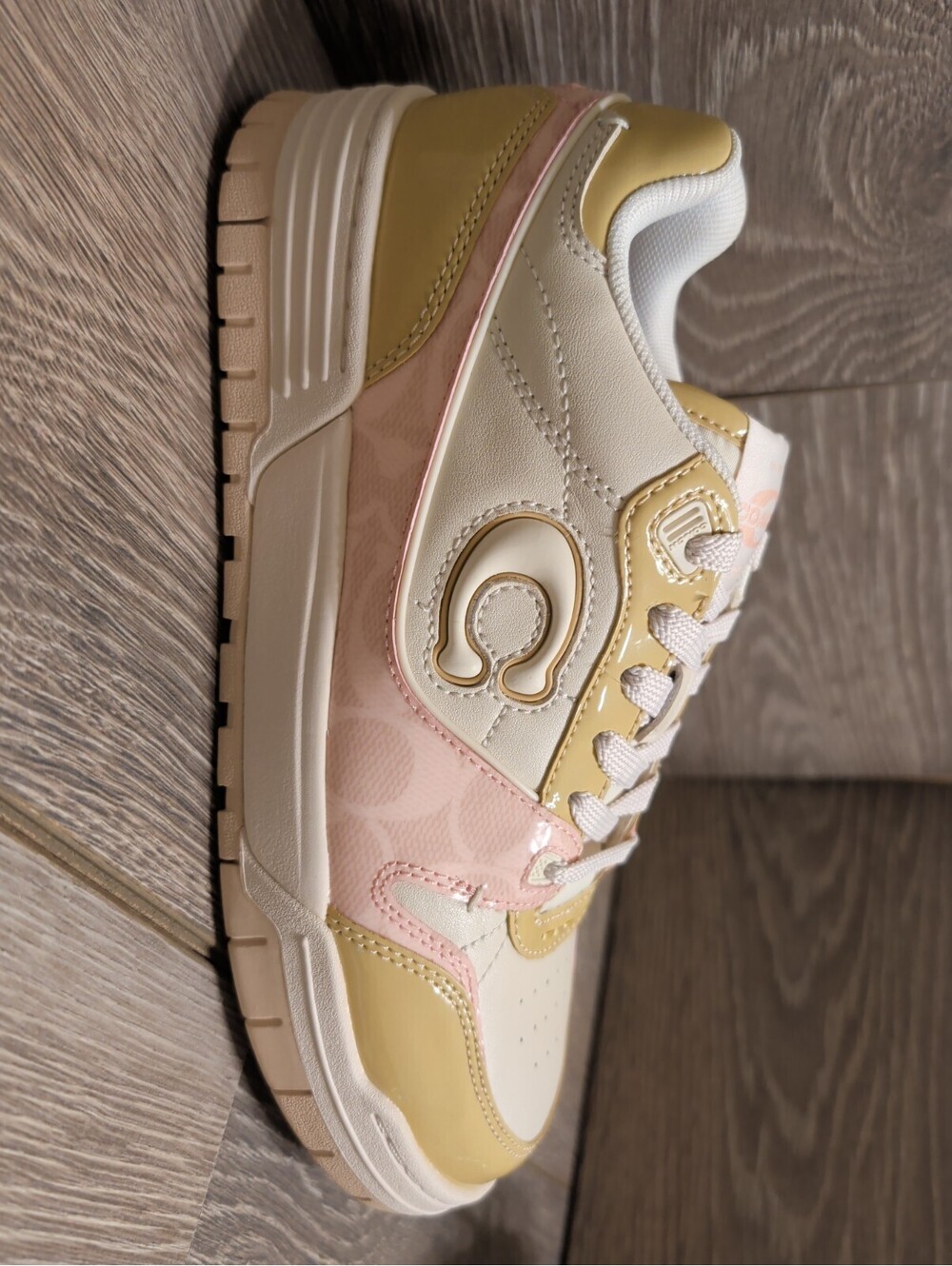 Coach Woman Soho Sneaker Patent Signature Pink/Light Beige